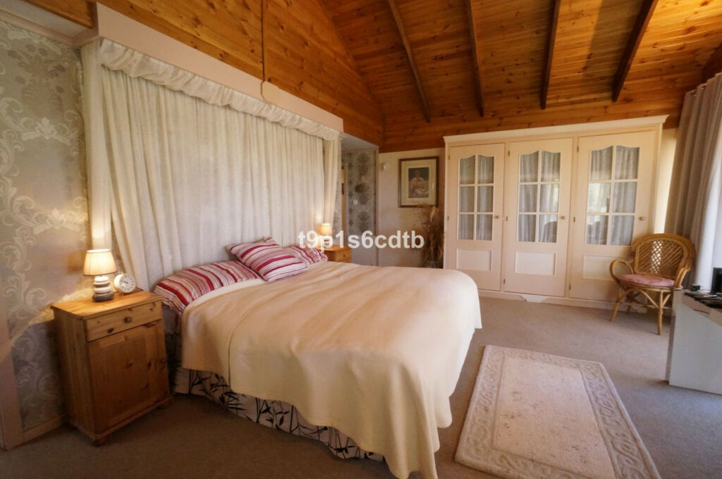 Detached Villa Monda Málaga - image 15