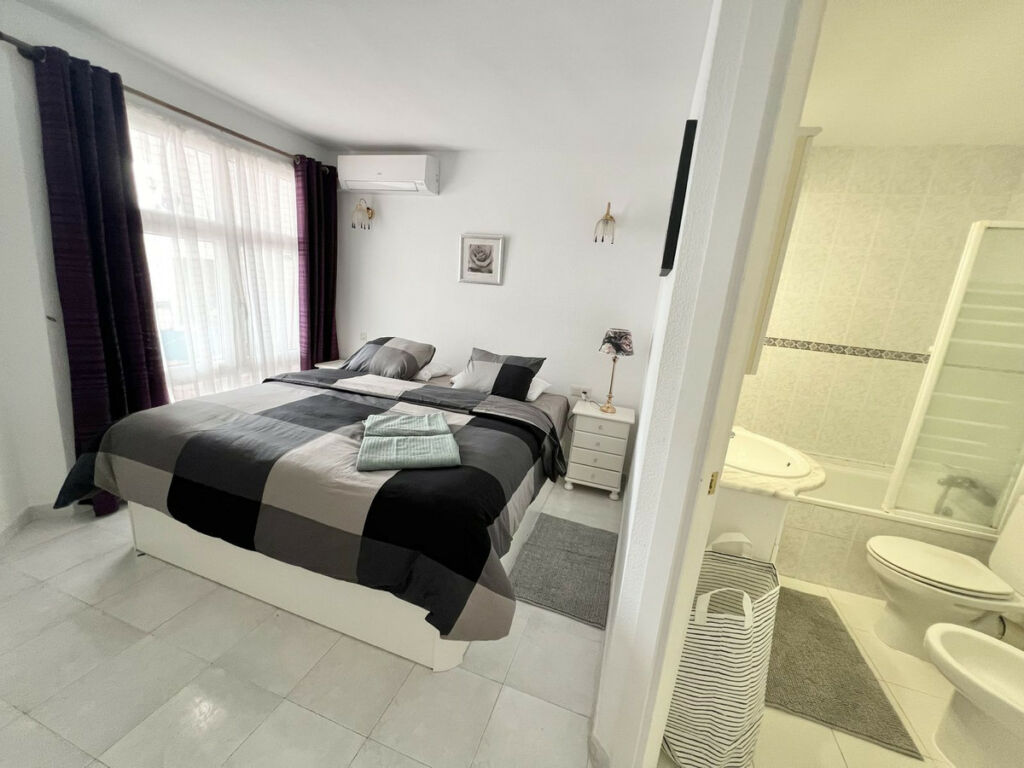 Middle Floor Apartment Calahonda Málaga - image 15