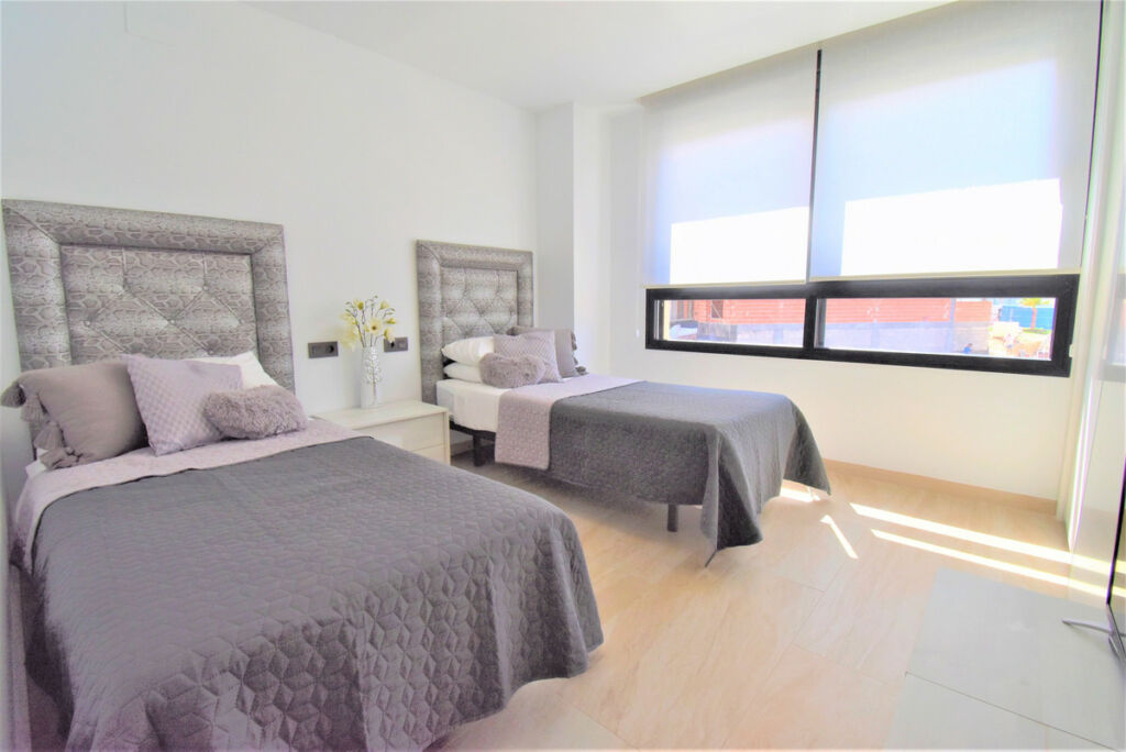 Detached Villa Villamartin Alicante - image 15