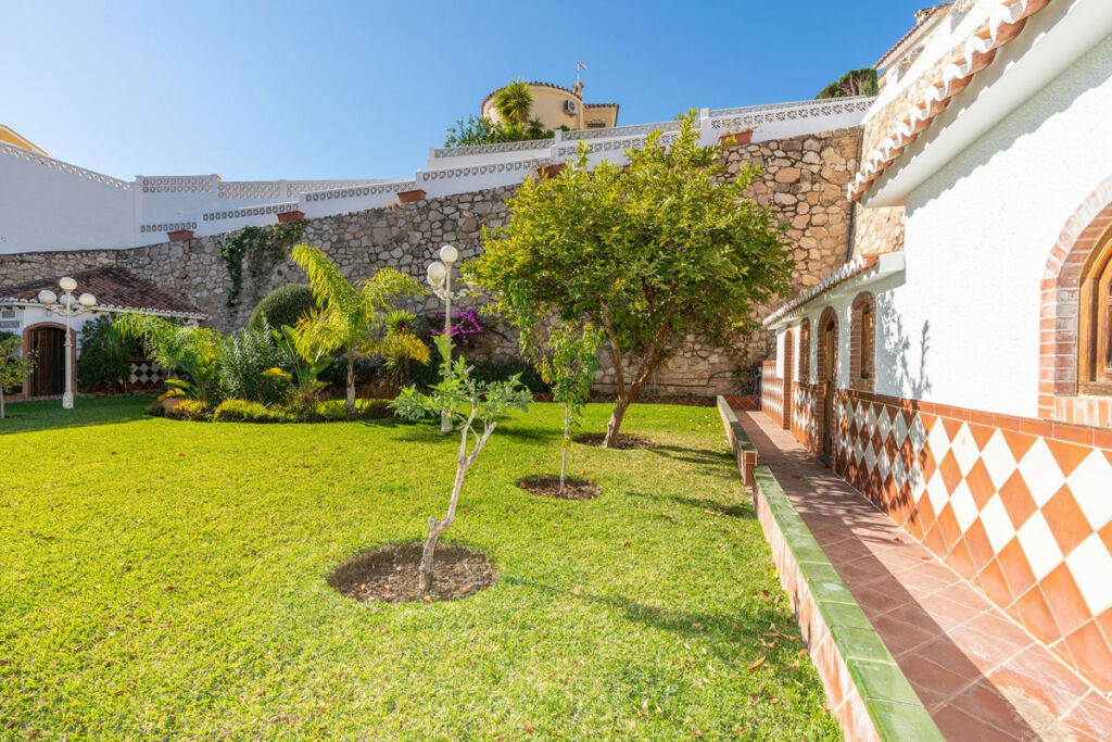 Detached Villa Benalmadena Málaga - image 16