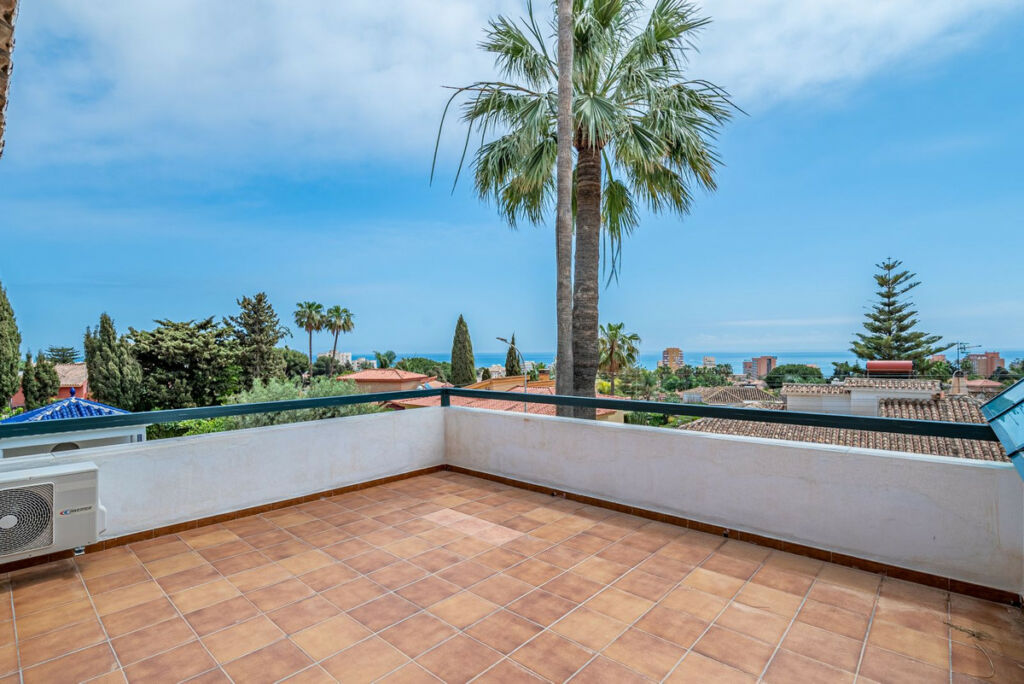 Detached Villa Benalmadena Málaga - image 16