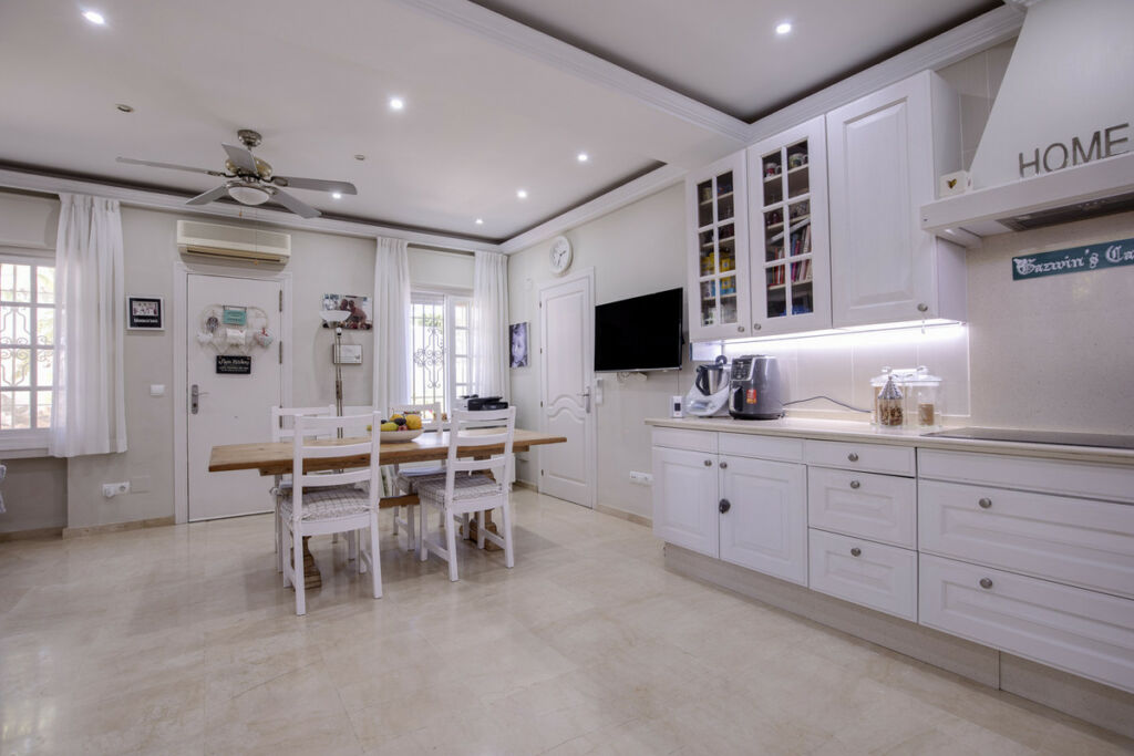 Detached Villa Guadalmina Alta Málaga - image 19