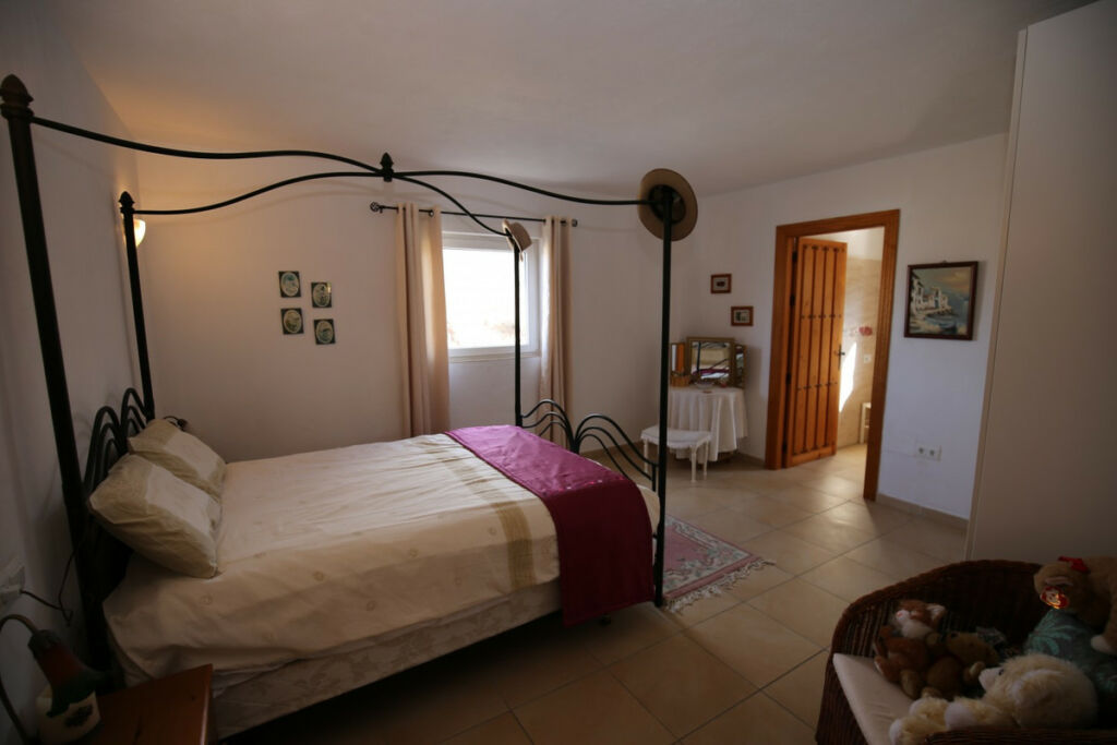 Detached Villa Alcaucín Málaga - image 16