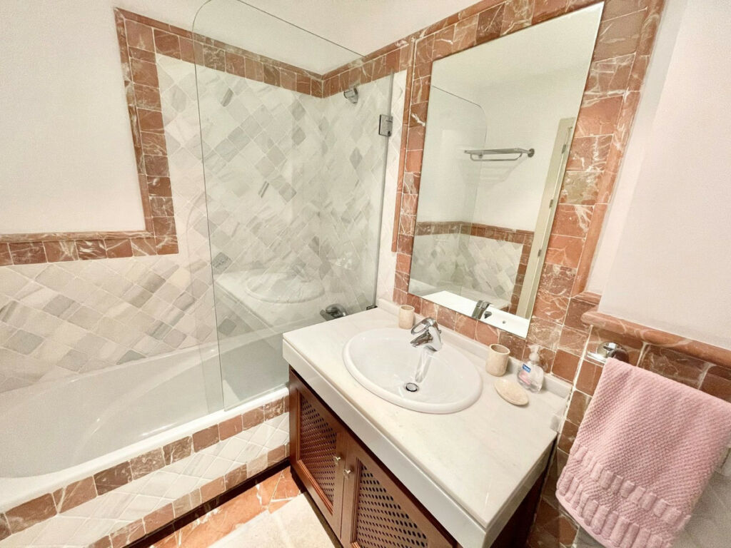 Ground Floor Apartment The Golden Mile Málaga - image 20