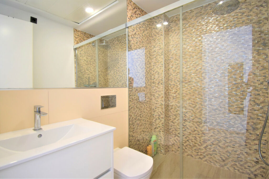 Detached Villa Villamartin Alicante - image 17