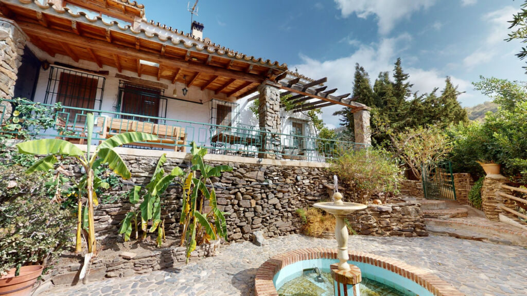 Detached Villa Sayalonga Málaga - image 17