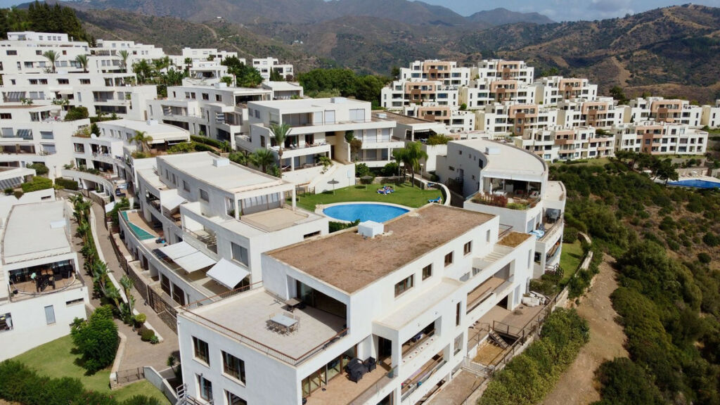 Penthouse Altos de los Monteros Málaga - image 17