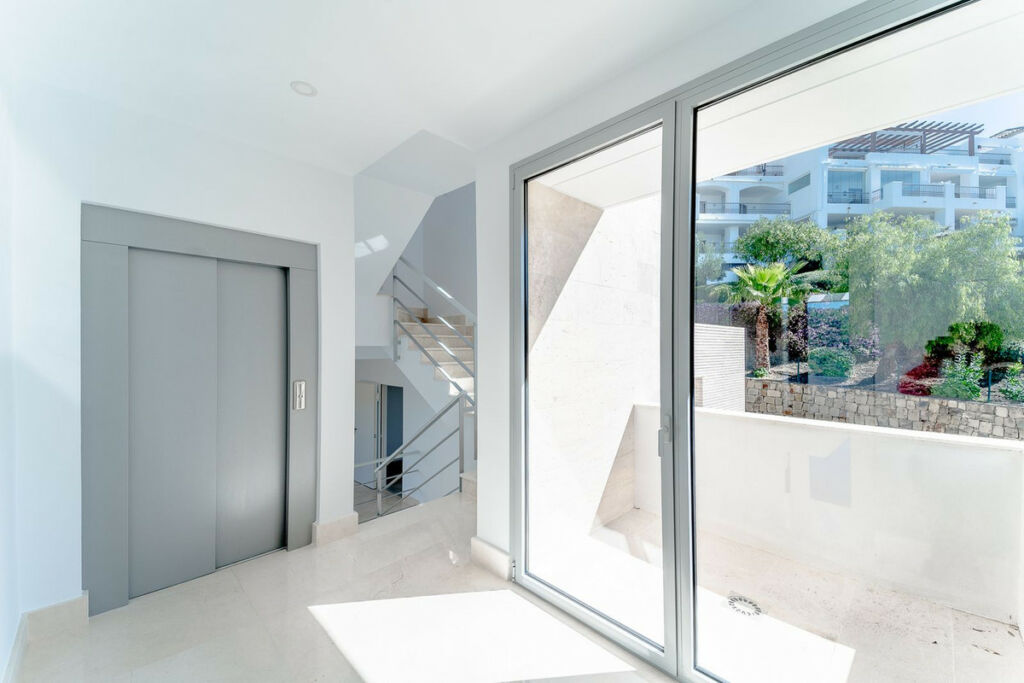 Detached Villa Los Arqueros Málaga - image 17