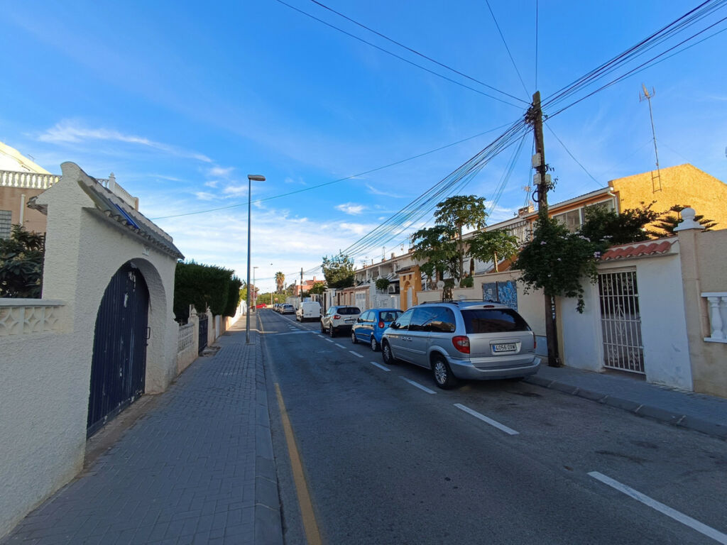Middle Floor Apartment Aguas Nuevas Alicante - image 17