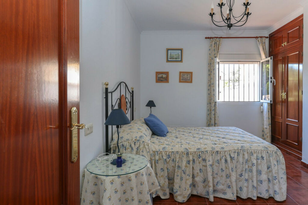 Detached Villa Alozaina Málaga - image 17