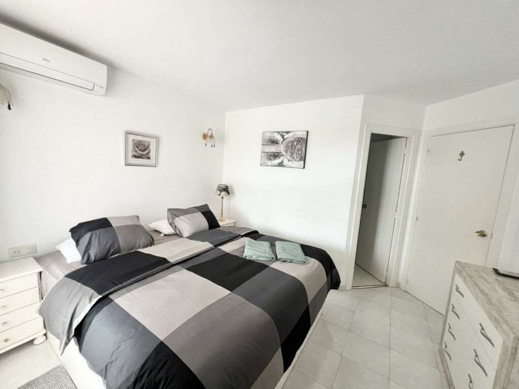 Middle Floor Apartment Calahonda Málaga - image 17