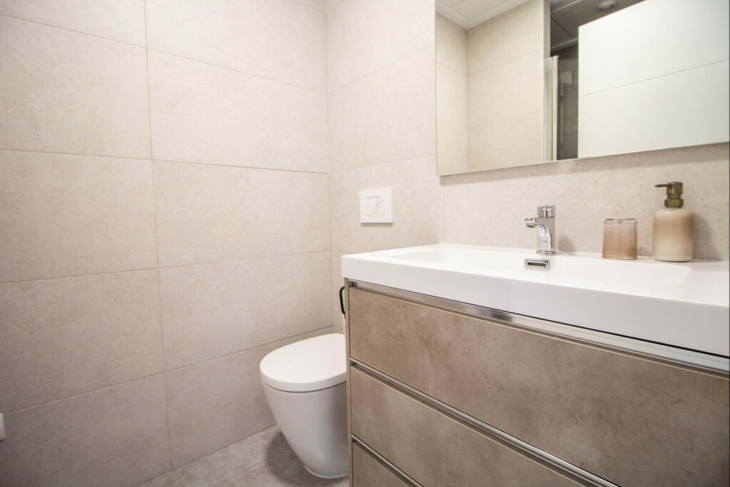 Middle Floor Apartment Los Altos Alicante - image 17