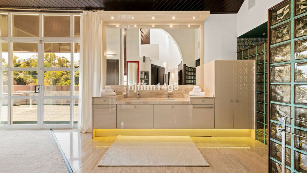 Detached Villa La Quinta Málaga - image 17