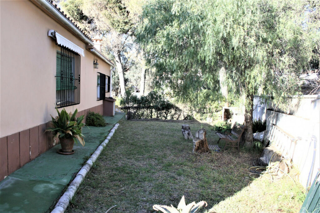 Detached Villa Benajarafe Málaga - image 16