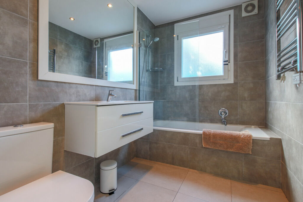 Detached Villa New Golden Mile Málaga - image 17