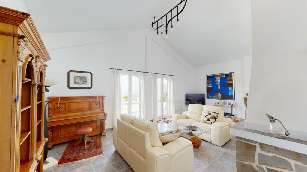 Detached Villa Sayalonga Málaga - image 17