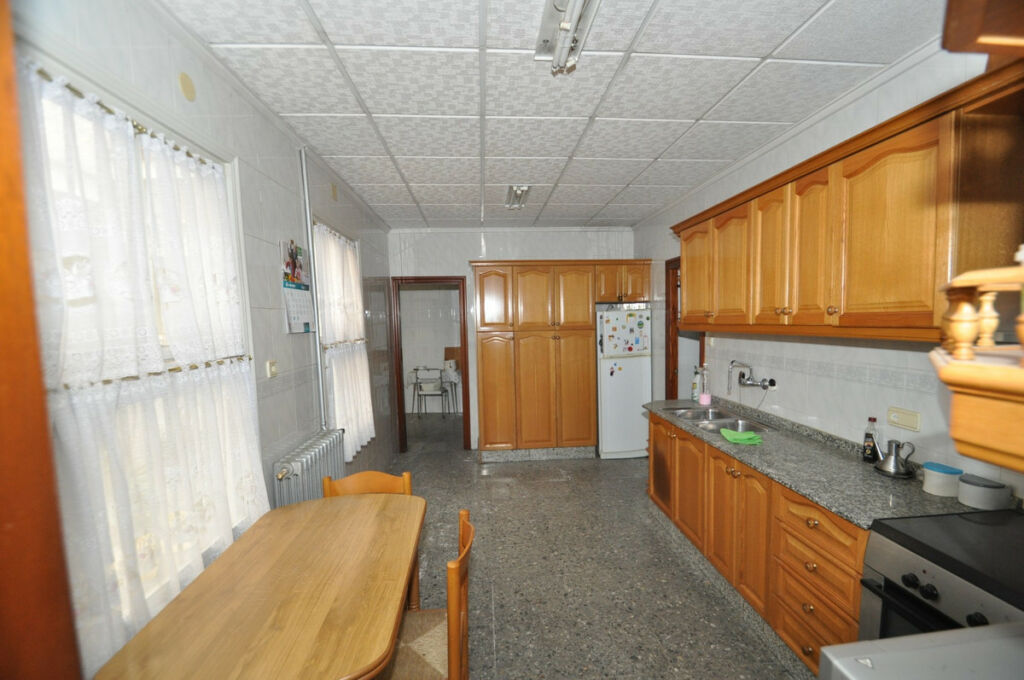 Townhouse Petrer Alicante - image 17