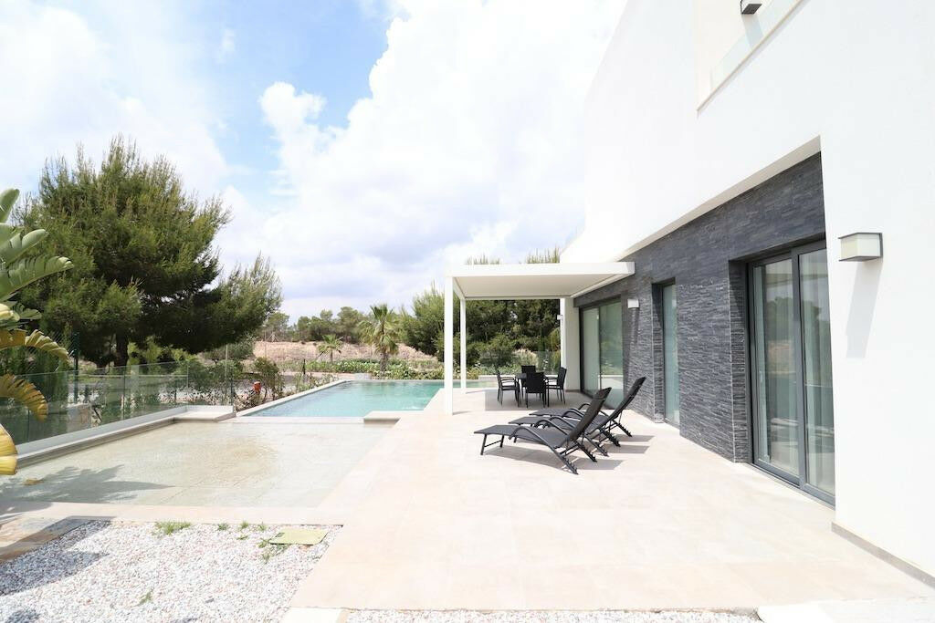 Detached Villa Campoamor Alicante - image 17