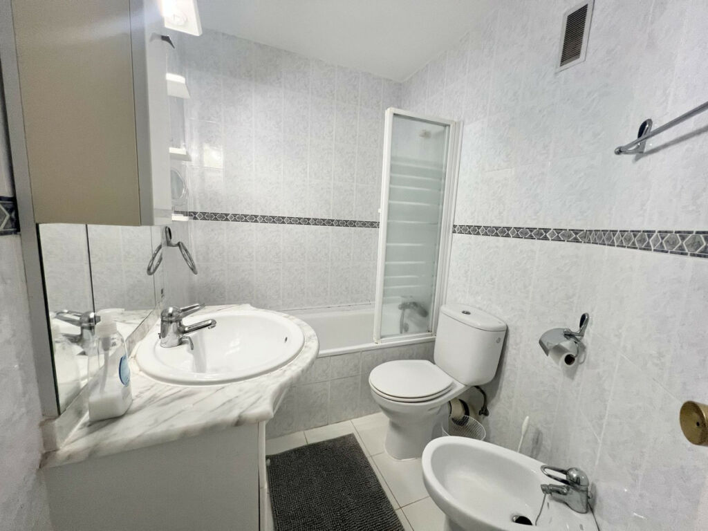 Middle Floor Apartment Calahonda Málaga - image 18