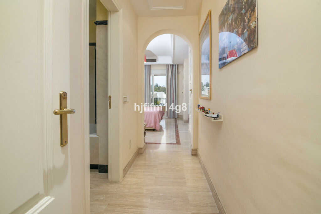 Middle Floor Apartment The Golden Mile Málaga - image 18