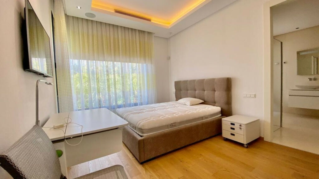 Detached Villa Los Flamingos Málaga - image 18