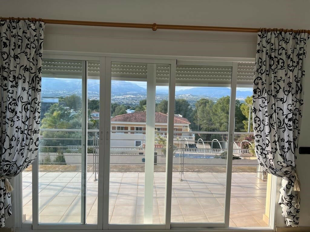 Detached Villa Albir Alicante - image 18