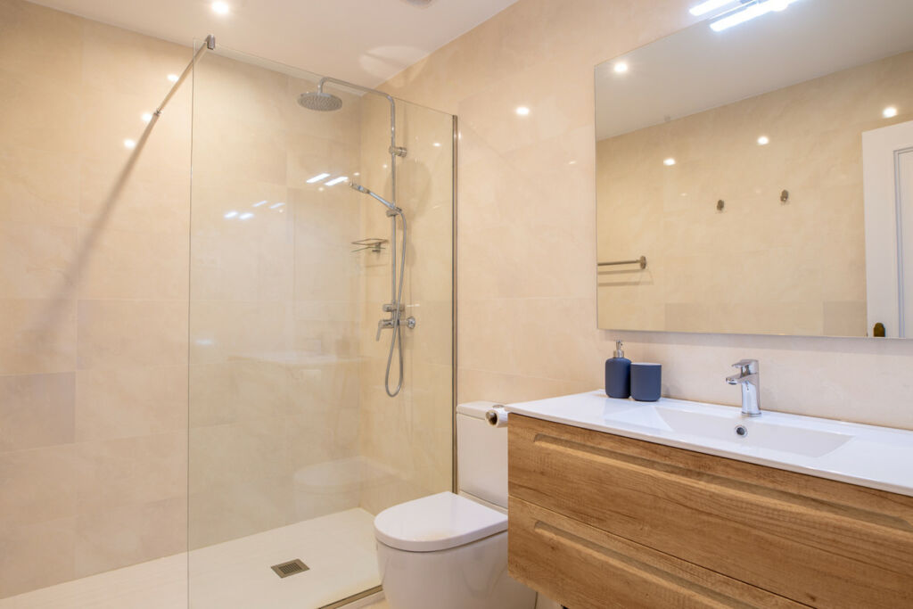 Middle Floor Apartment Cabopino Málaga - image 18