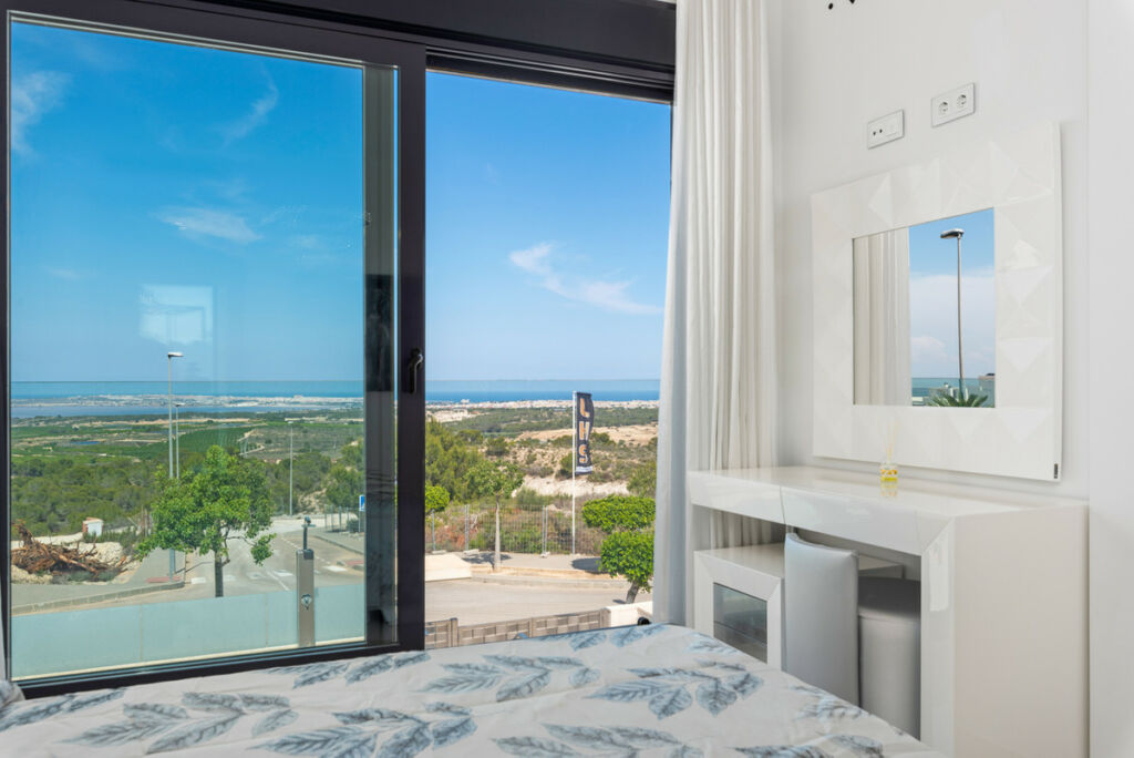 Detached Villa San Miguel de Salinas Alicante - image 18