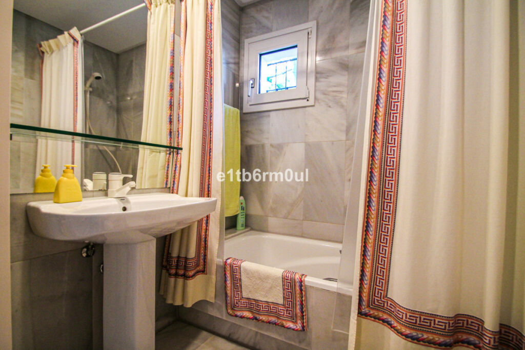 Ground Floor Apartment The Golden Mile Málaga - image 18