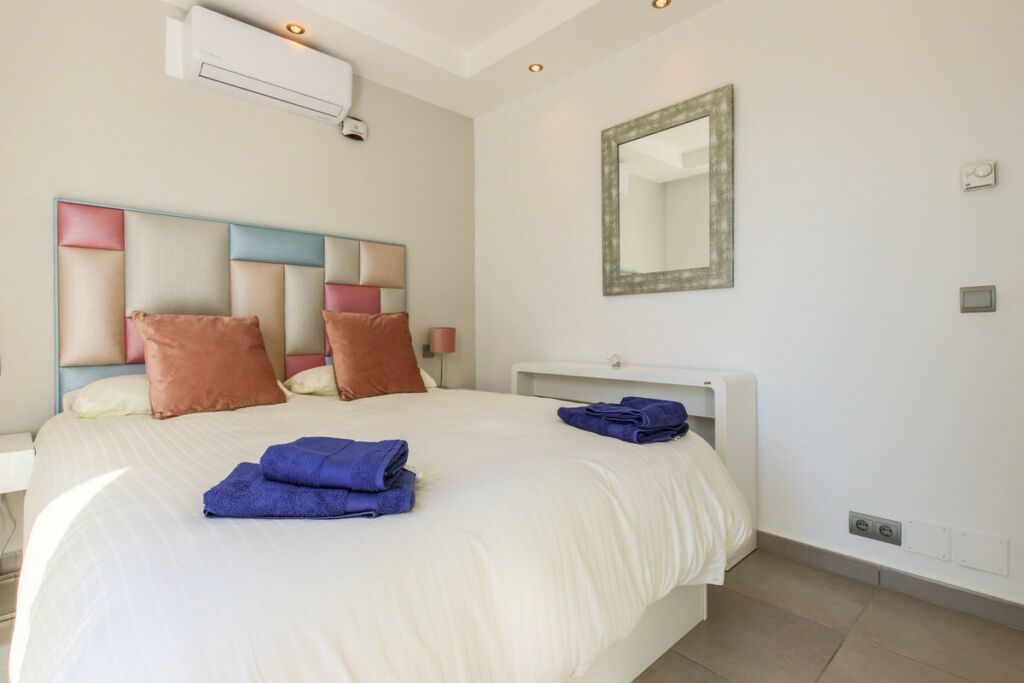 Detached Villa New Golden Mile Málaga - image 18