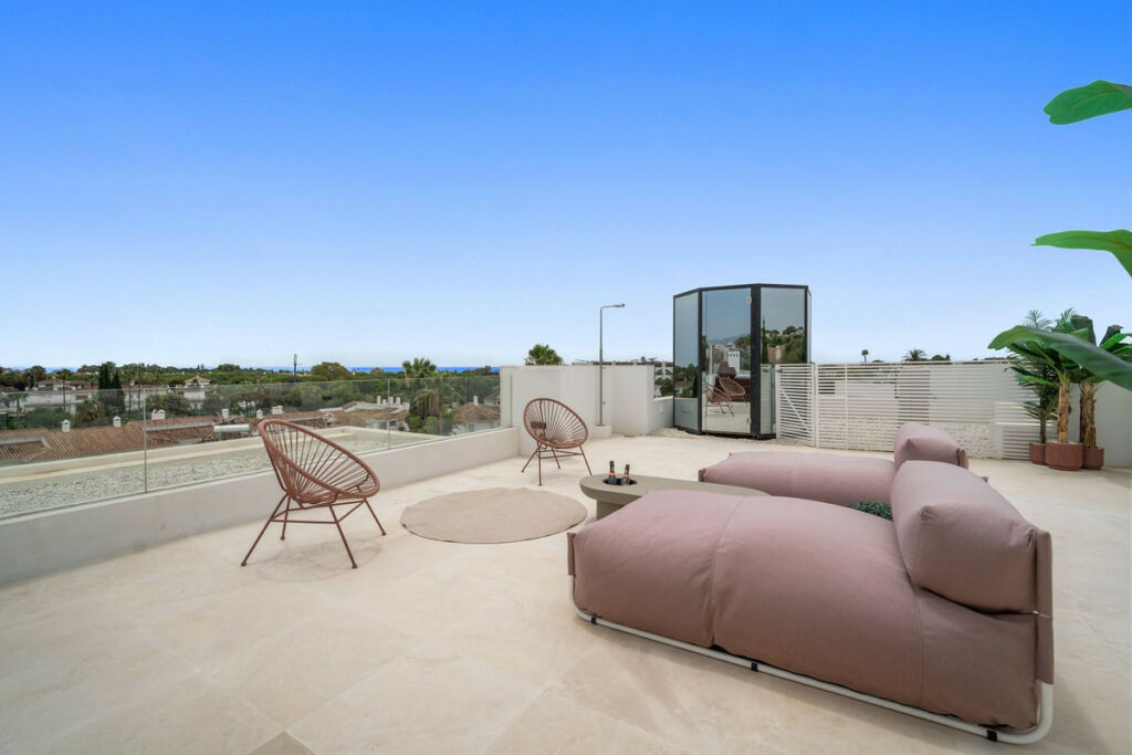 Detached Villa El Paraiso Málaga - image 18