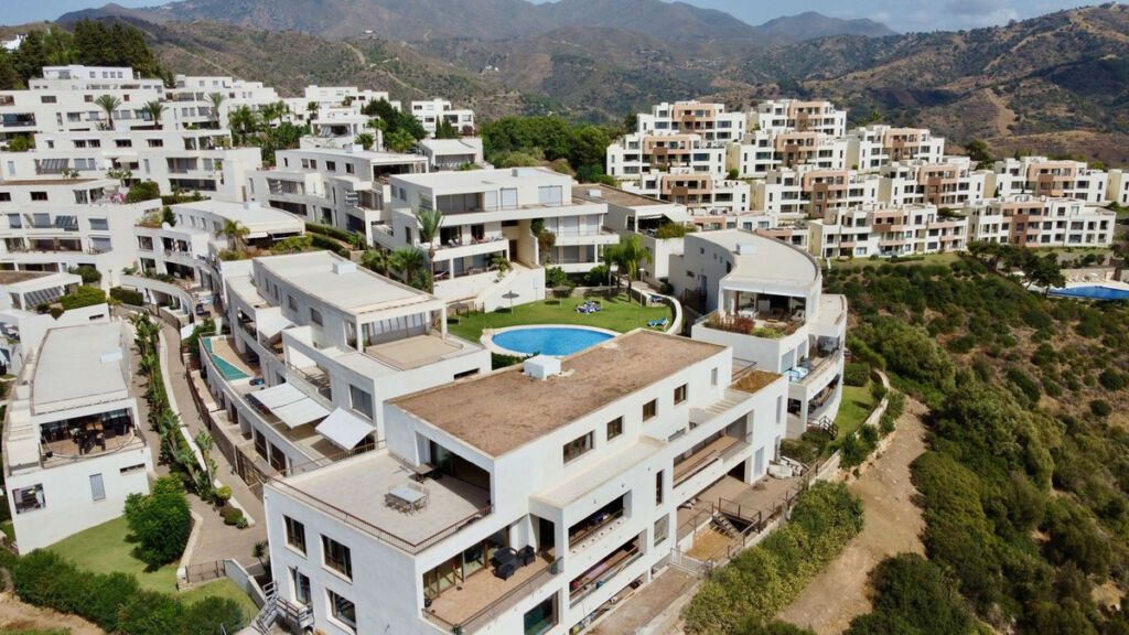 Penthouse Altos de los Monteros Málaga - image 18