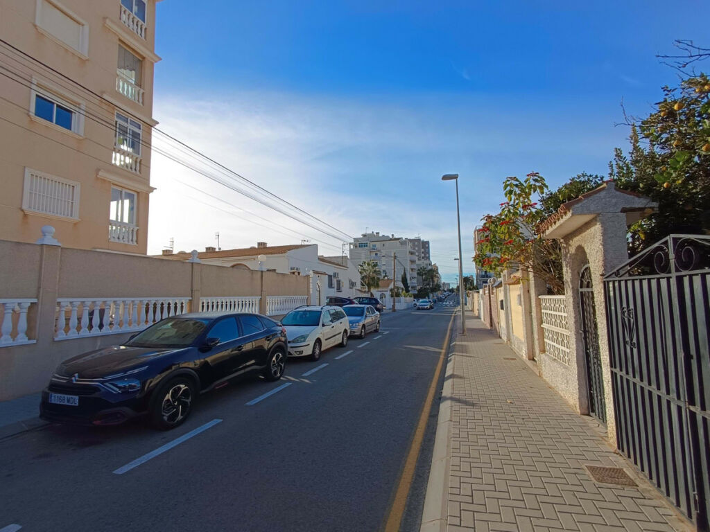 Middle Floor Apartment Aguas Nuevas Alicante - image 18