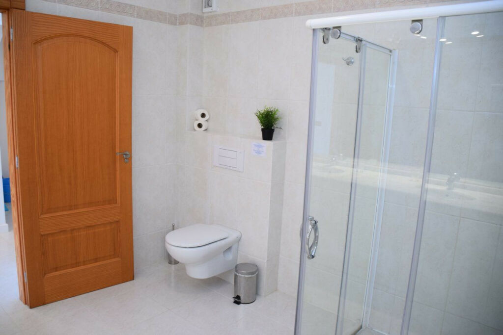 Middle Floor Apartment La Fustera Alicante - image 17