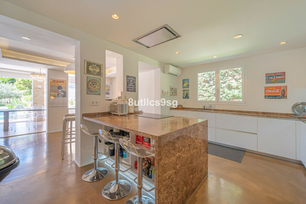 Detached Villa Nueva Andalucía Málaga - image 19
