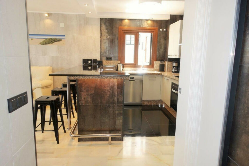 Middle Floor Apartment Puerto Banús Málaga - image 18