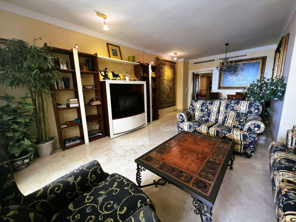 Middle Floor Apartment Puerto Banús Málaga - image 19