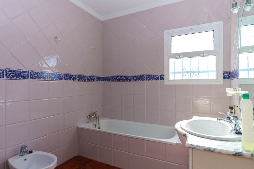 Detached Villa Alozaina Málaga - image 19