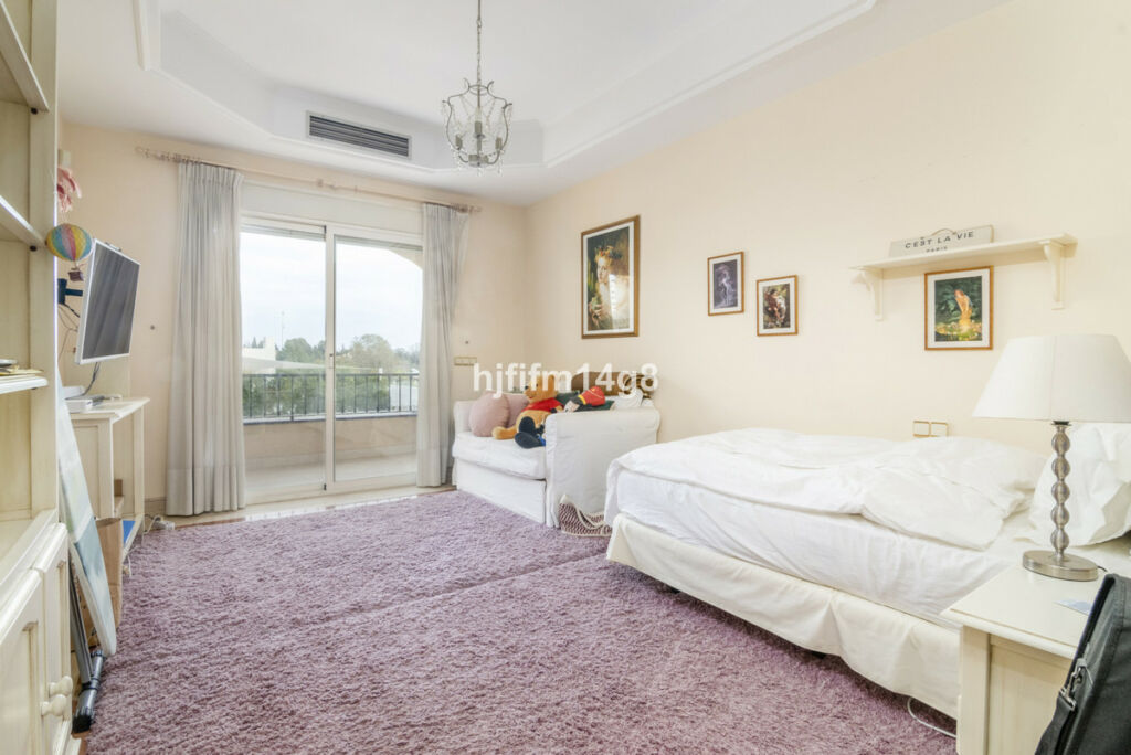 Middle Floor Apartment The Golden Mile Málaga - image 19
