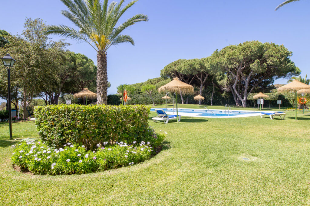 Middle Floor Apartment Cabopino Málaga - image 19