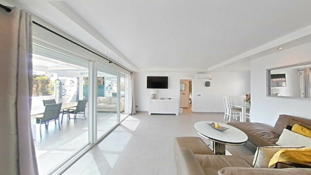 Detached Villa New Golden Mile Málaga - image 19