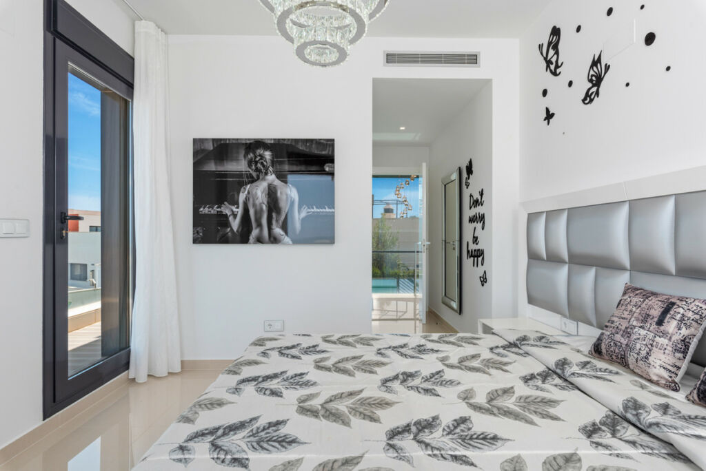 Detached Villa San Miguel de Salinas Alicante - image 19