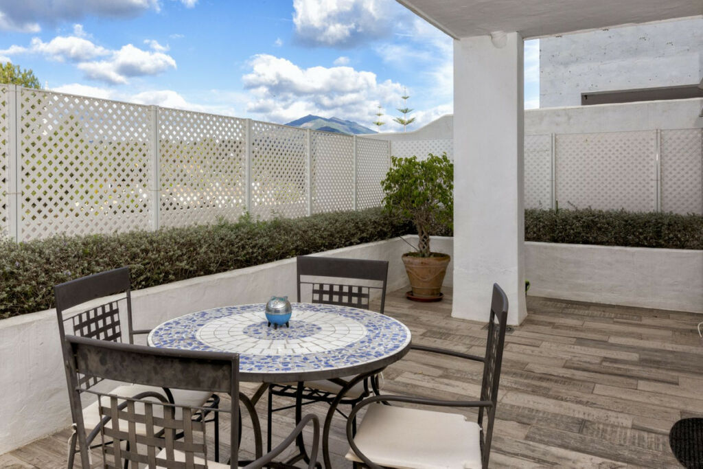 Middle Floor Apartment Nueva Andalucía Málaga - image 24