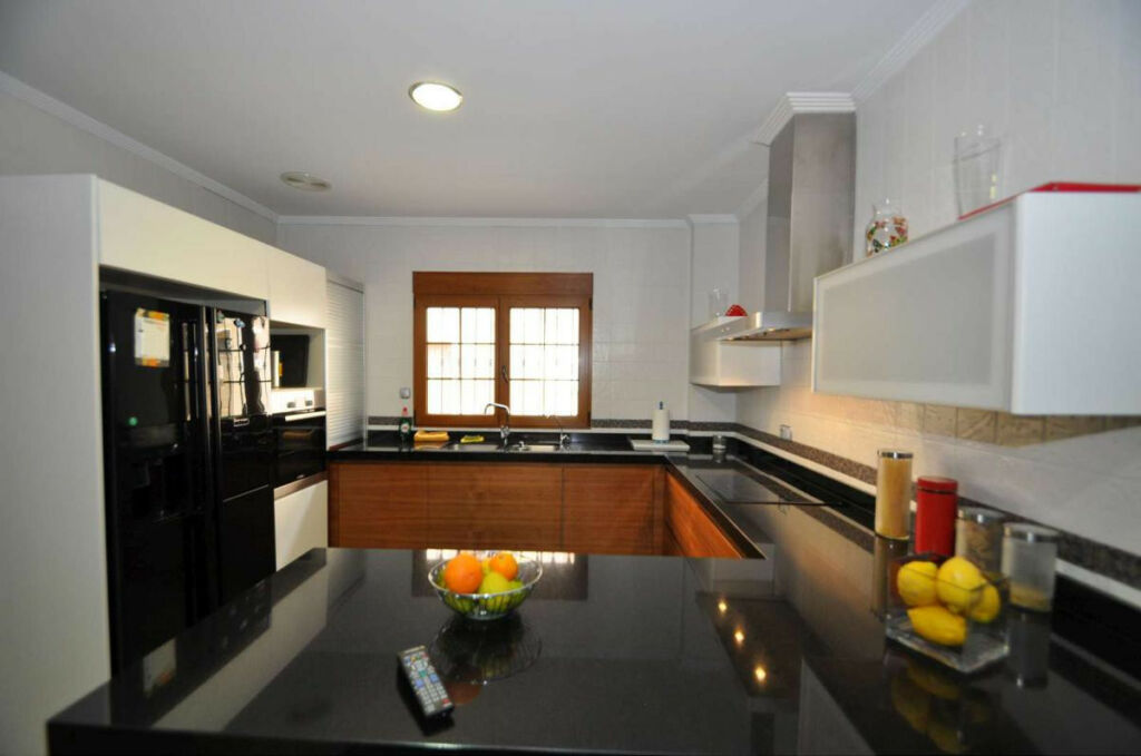 Townhouse Pinoso Alicante - image 2