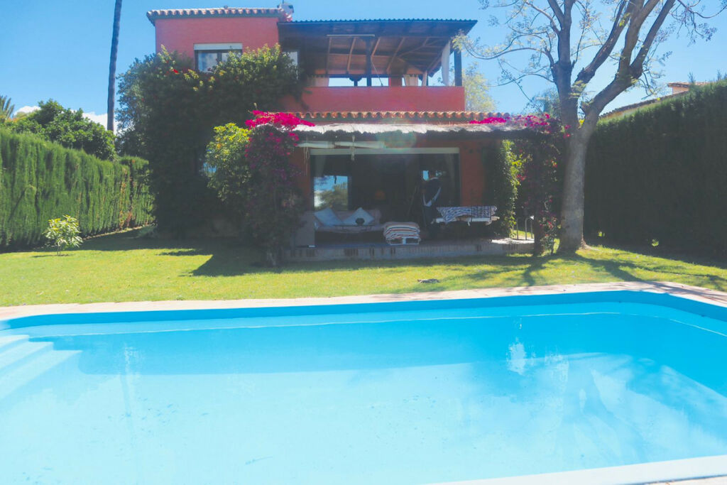 Detached Villa Guadalmina Alta Málaga - image 2