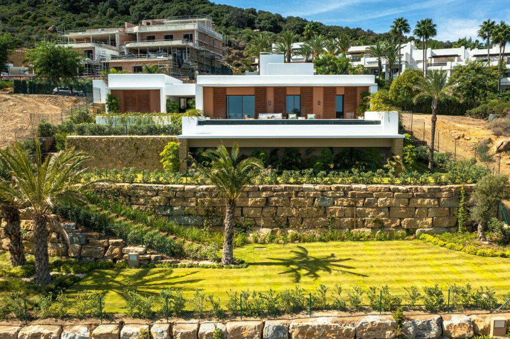 Detached Villa Casares Málaga - image 2