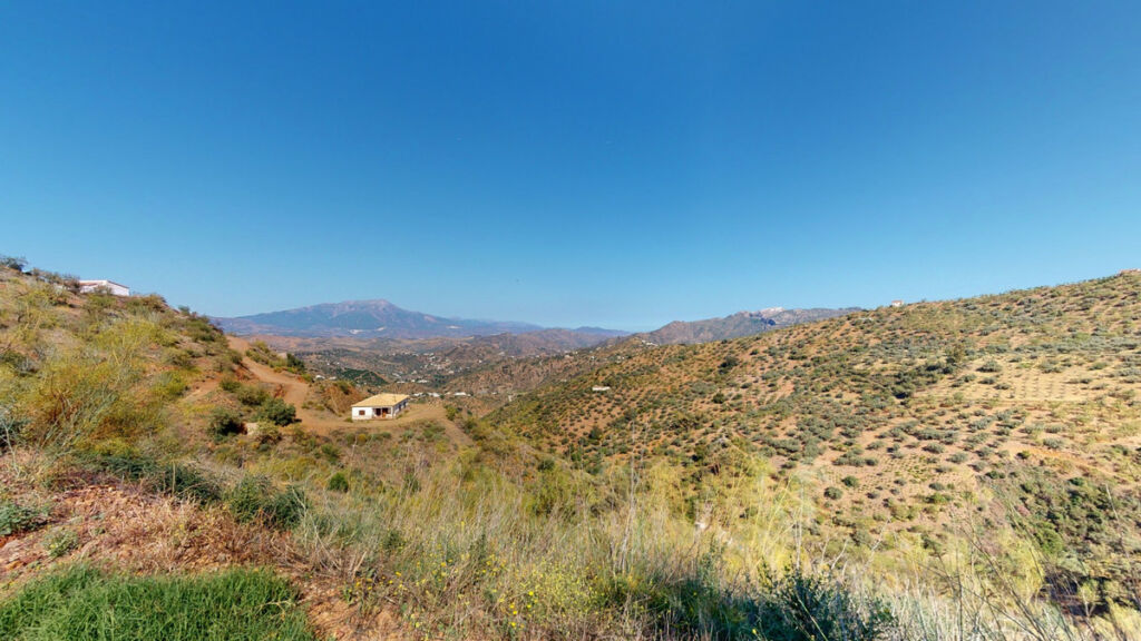 Detached Villa Colmenar Málaga - image 3