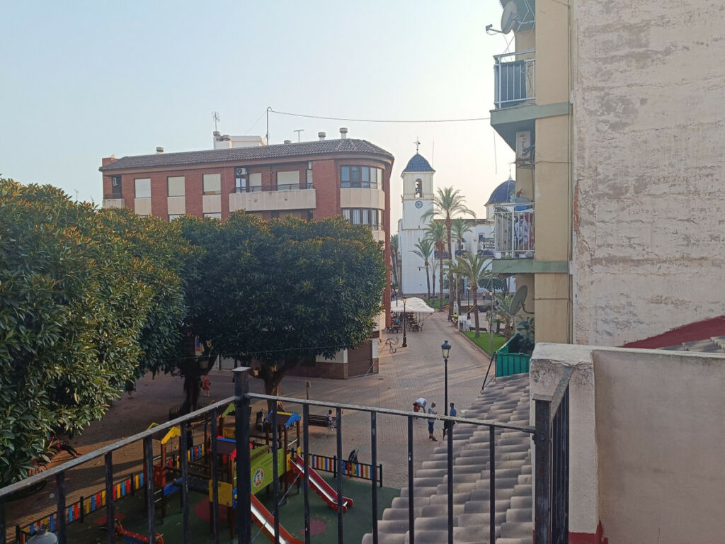 Middle Floor Apartment Dolores Alicante - image 2