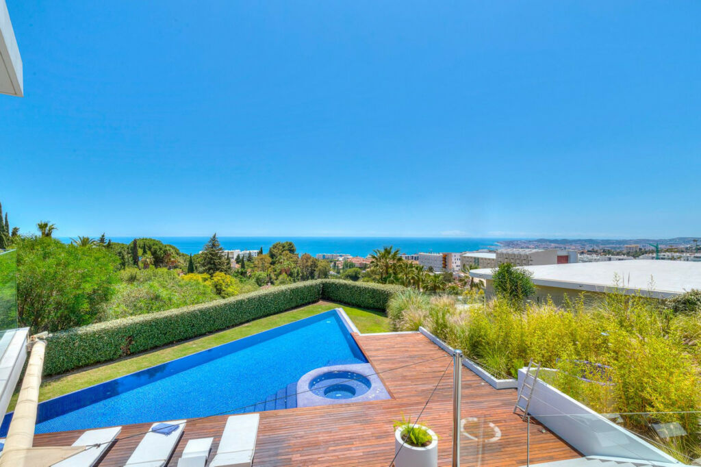 Detached Villa Fuengirola Málaga - image 2