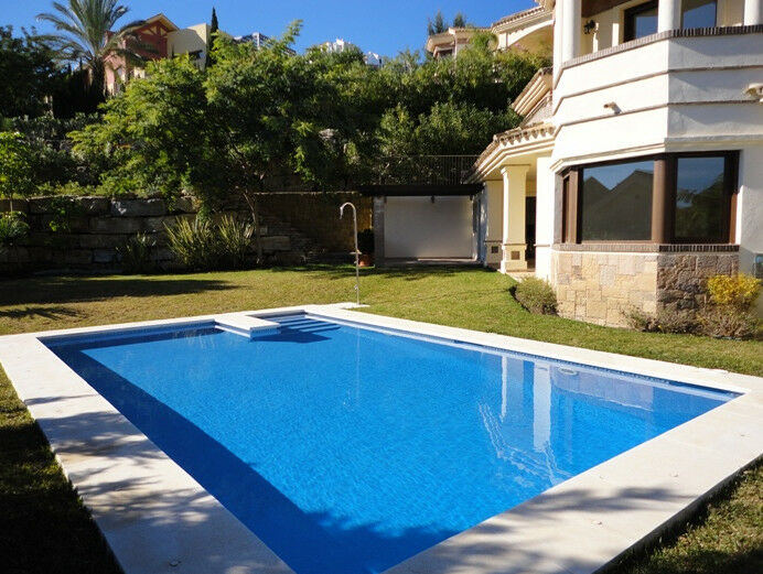 Detached Villa Los Arqueros Málaga - image 2